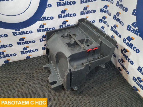 Ящик инструментальный (бардачок) правый